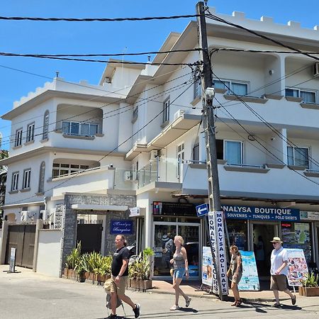 Monalysa Holidays Grand Baie Bagian luar foto