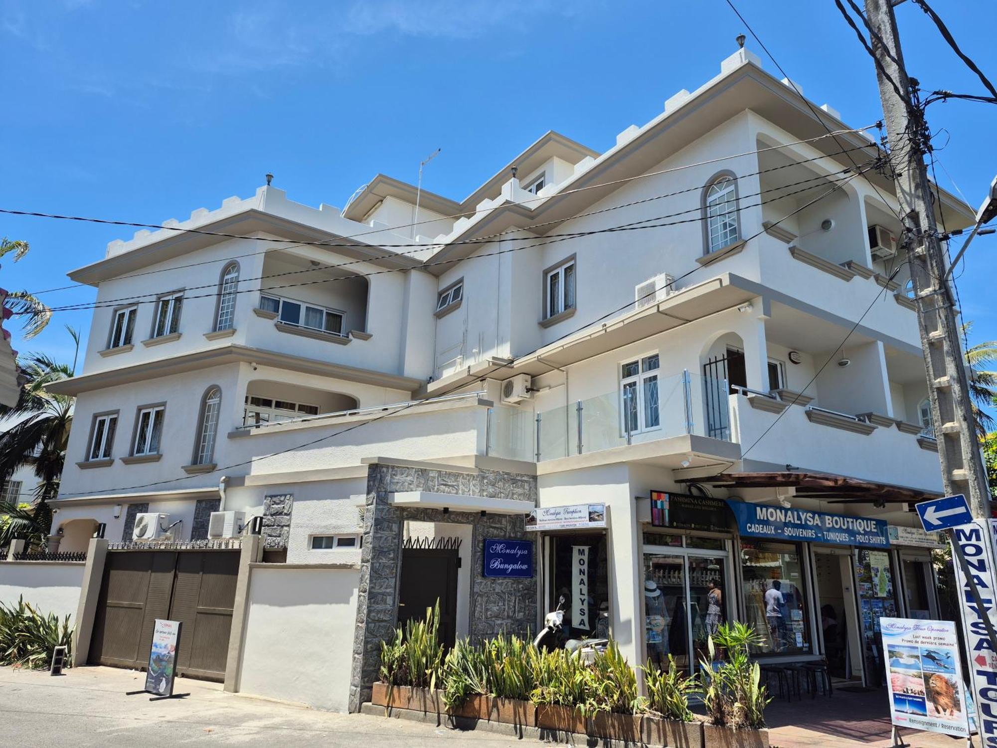 Monalysa Holidays Grand Baie Bagian luar foto